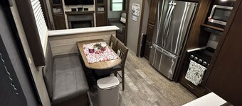 Quiet Waterfront Escape, Fully Fenced Yard, Truly Dog-Friendly, RV Stay