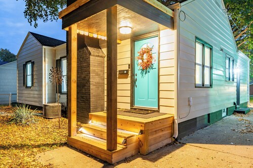 Cozy Getaway- steps from the Iowa State Fair!