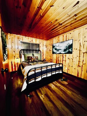 2 bedrooms, iron/ironing board, WiFi, bed sheets - Cozy 2-bedroom cabin in peaceful Tahoma (Tahoma)