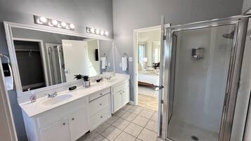 Free toiletries, soap, shampoo, toilet paper