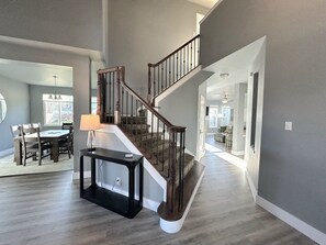 Interior - Denise Dr (Austin)