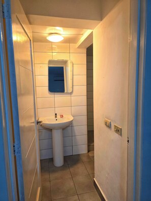 Comfort Studio, Balcony | Bathroom | Shower, soap, toilet paper - Sol Caribe Punta Cana Beach apartment (Punta Cana)