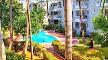 2 piscine all'aperto