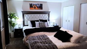 4 Schlafzimmer, Schreibtisch, Bügeleisen/Bügelbrett, Reisekinderbett