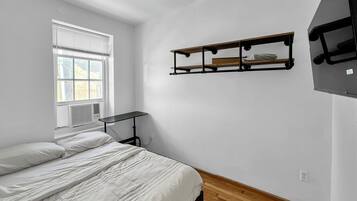 2 quartos, ferros/tábuas de passar roupa, Wi-Fi, roupa de cama