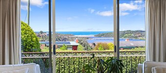 Coastal Getaway-3BR, 2BA with Stunning Sea Views