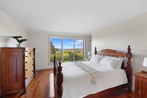 3 habitaciones, tabla de planchar con plancha, wifi y ropa de cama 