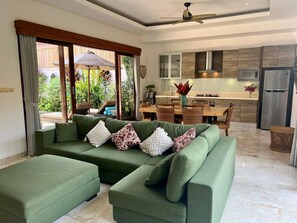 Smart TV - Villa Alamaya – Tranquility & Comfort in the Heart of Sanur (Sanur)