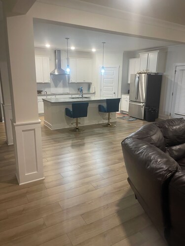Tranquil 5-bedroom house with AC in peaceful New Market