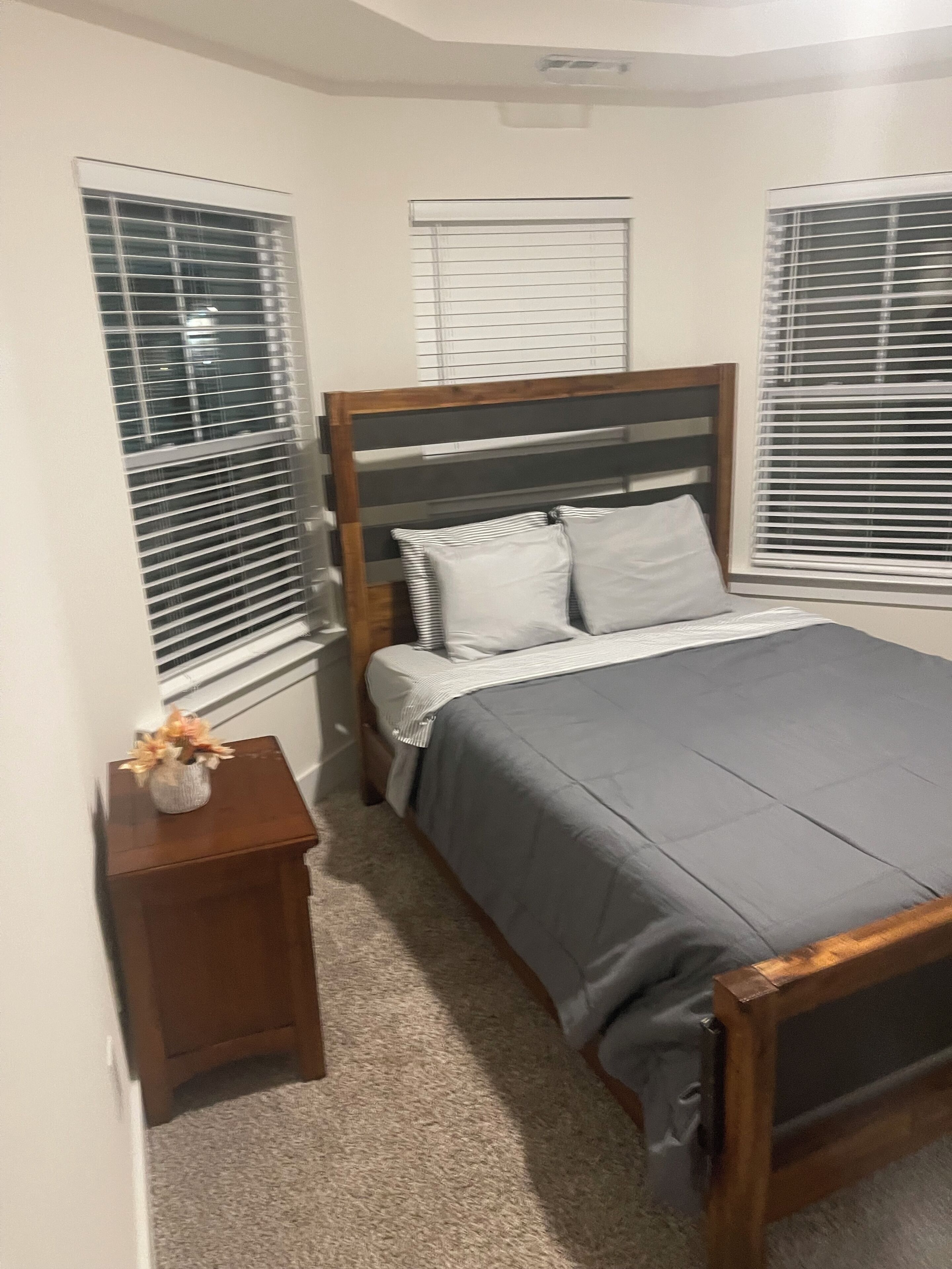 5 slaapkamers, een strijkplank/strijkijzer, wifi