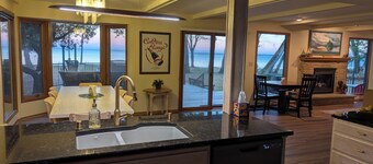 Lake Michigan Beach Home,Fun FREE Golf & Racing Simulator, Private Beach, for 8