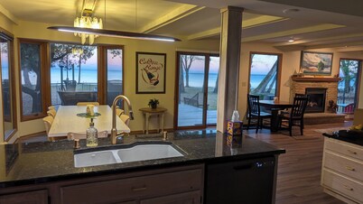 Lake Michigan Beach Home,Fun FREE Golf & Racing Simulator, Private Beach, for 8