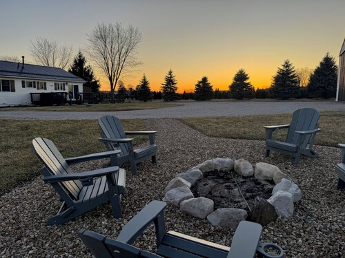 The Huron Valley Farm
Near Cedar Point Huron Hot Tub firepit, beautiful scenery