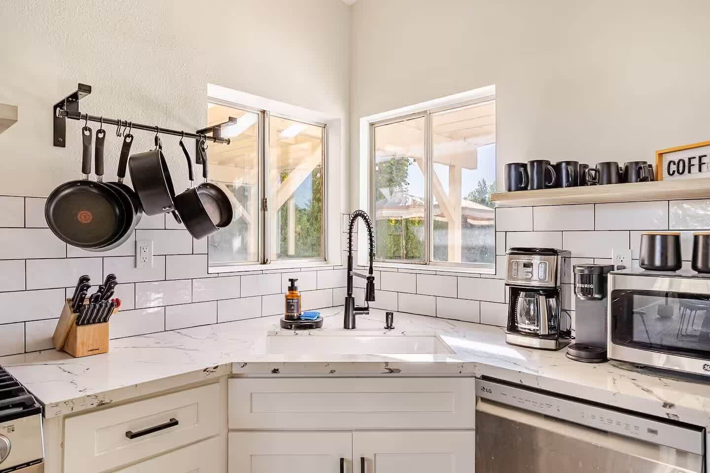 Coffee/tea maker, fridge, microwave, oven