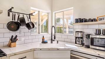 Coffee/tea maker, fridge, microwave, oven