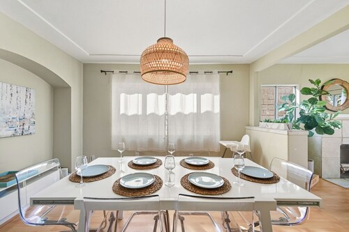 3B2B spacious house close to Cal/ SF W/D & Parking