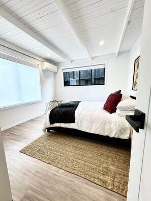 2 bedrooms, iron/ironing board, free WiFi