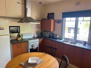 Fridge, microwave, stovetop, electric kettle - The Cottage at Raheen (Mallacoota)