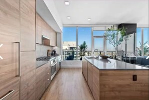 Mikrowelle, Ofen, Herdplatte, Geschirrspüler