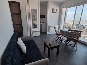 Living area - Apartment with sea view (FOURAS)