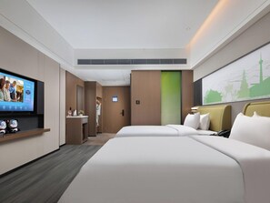 Superior Double Room | Desk, laptop workspace, blackout drapes, free WiFi