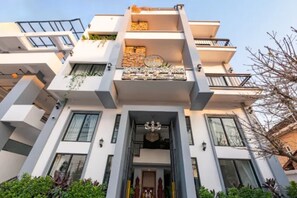 Front of property - Sreng Angkor Hotel (Siem Reap)