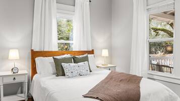 2 habitaciones, tabla de planchar con plancha y cuna de viaje