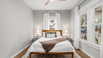 2 habitaciones, tabla de planchar con plancha y cuna de viaje