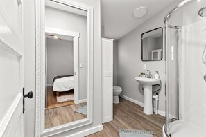 ヘアドライヤー、タオル、石鹸、シャンプー