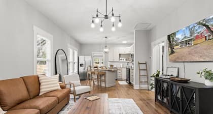 The Historic Sweetwater Cottage Firepit & Cornhole