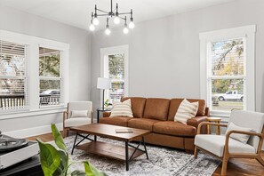 Smart TV, DVD player, books, stereo