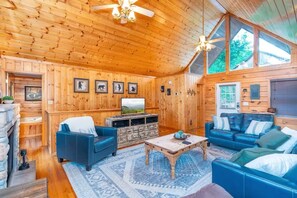 TV, fireplace - Firefly Landing, 4 BR Cabin, Hot-tub, Community Pool, DollyWood (Sevierville)
