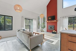 Télévision, cheminée