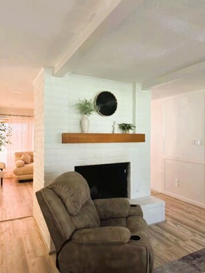 Interior - Birdie Bungalow is a charming home on the 13th hole of the golf course. (Conroe)