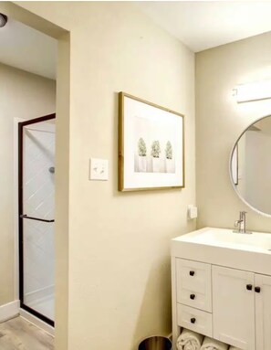 Shower, hair dryer, towels, soap - Birdie Bungalow is a charming home on the 13th hole of the golf course. (Conroe)