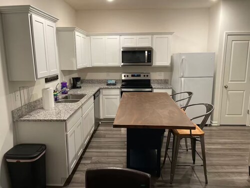 Peaceful 3-Bed Townhouse Near Lake Allatoona & Hospital