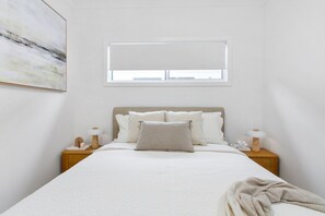 3 bedrooms, iron/ironing board, travel cot, WiFi - Par Dunes Retreat - Quiet Coastal Luxury Escape in Port Hughes (Port Hughes)