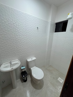 Shower, hair dryer, towels, toilet paper