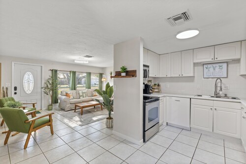 Casa Tranquila Heated Pool • Pergola • Spa Shower Retreat