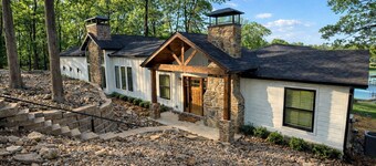 The Evermore- Heated Pool, Private Dock, Excellent Location