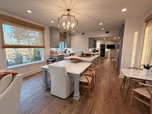 Microwave, oven, stovetop, dishwasher - The Evermore- Heated Pool, Private Dock, Excellent Location (Lake Hamilton)