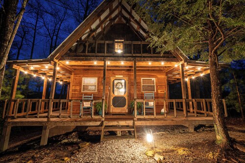 5-Star A-Frame Luxe Glamping Near Red River Gorge & Cave Run Lake! Pet Friendly!