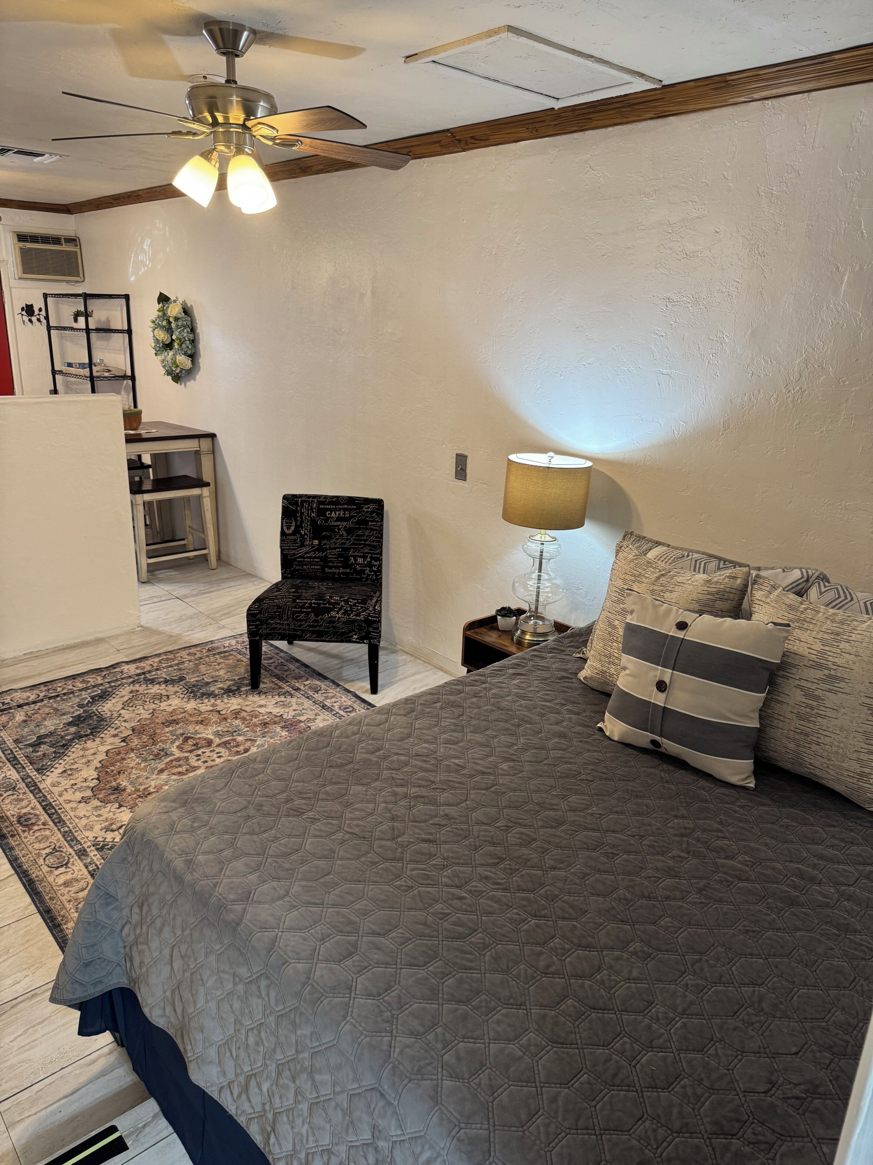 Iron/ironing board, WiFi, bed sheets