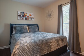 Iron/ironing board, free WiFi, bed sheets -  The Scholar's Retreat (Tuskegee)