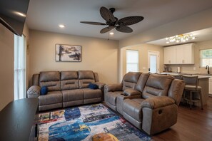 Smart TV -  The Scholar's Retreat (Tuskegee)