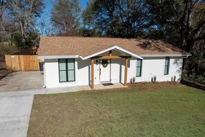 Exterior -  The Scholar's Retreat (Tuskegee)