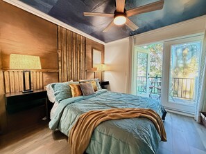 1 bedroom, free WiFi, bed sheets, wheelchair access - Romantic Lakefront Getaway with Balcony near Downtown Orlando (Orlando)