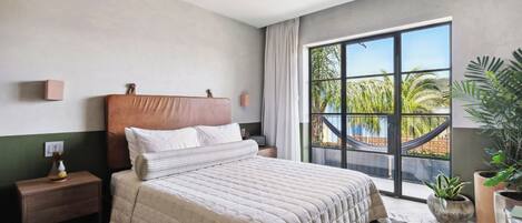 1 chambre, coffre-fort, fer et planche Ă repasser