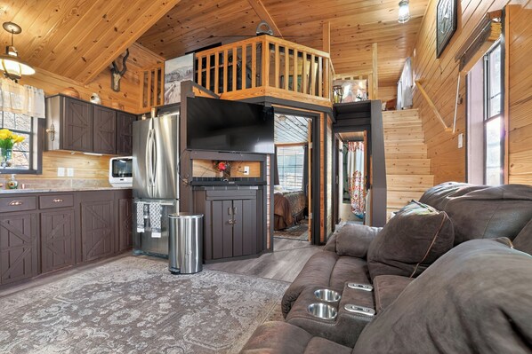 Smart TV - Hummingbird Heaven Woodland Park Mountain Cabin (Woodland Park)