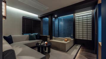 Blackout drapes, soundproofing, free WiFi